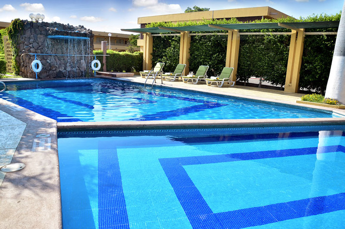 Imagen de la piscina del Hotel Gamma by Fiesta Inn Ciudad Obreg&oacute;n. Foto 11