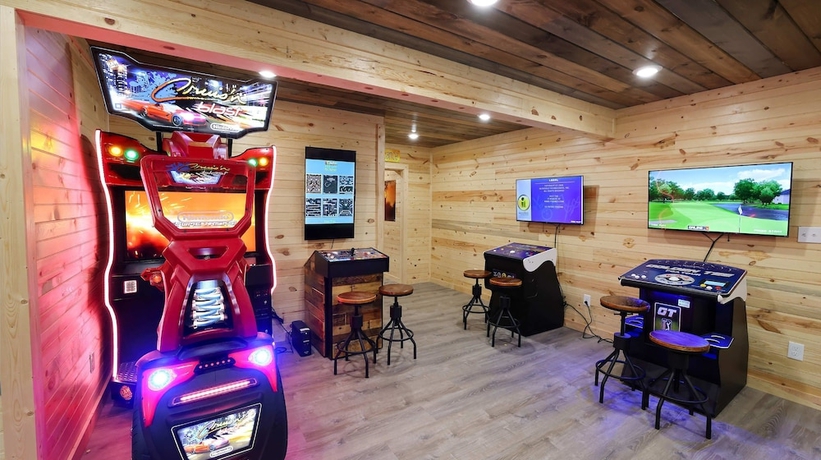 Imagen de la habitación del Hotel Gandalf s Getaway Indoor Pool Theater Arcade Firepit Book Now. Foto 2