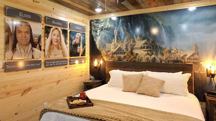 Imagen de la habitación del Hotel Gandalf s Getaway Indoor Pool Theater Arcade Firepit Book Now. Foto 8