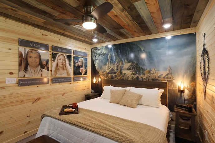 Imagen de la habitación del Hotel Gandalf s Getaway Indoor Pool Theater Arcade Firepit Book Now. Foto 10