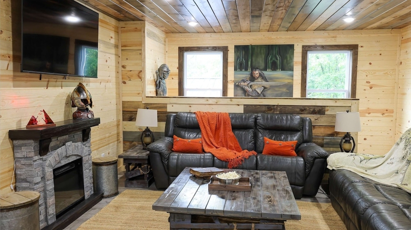 Imagen de la habitación del Hotel Gandalf s Getaway Indoor Pool Theater Arcade Firepit Book Now. Foto 16