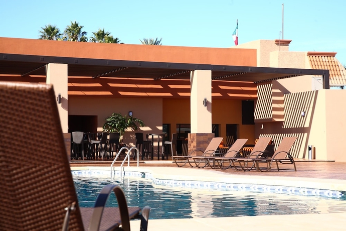 Imagen de la piscina del Hotel Gandara Hermosillo. Foto 19