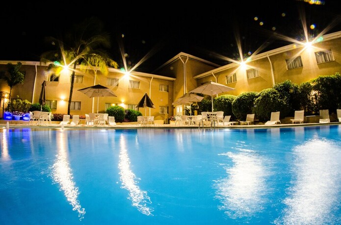 Imagen de la piscina del Hotel Gandini. Foto 21