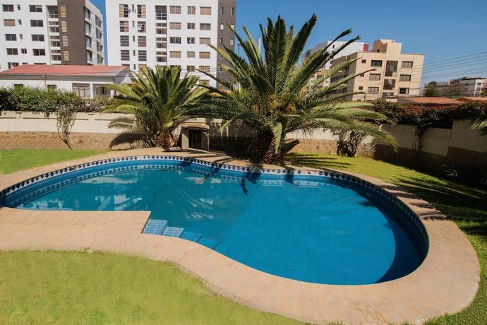 Imagen de la piscina del Hotel Ganesh. Foto 16