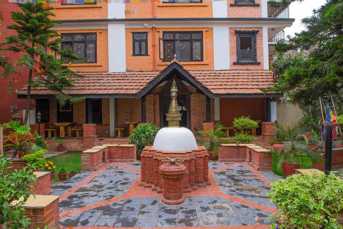 Imagen de los exteriores del Hotel Ganesh Himal. Foto 8