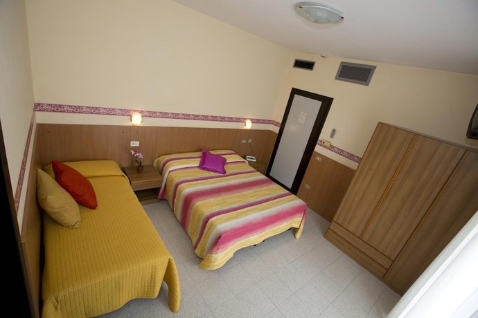 Imagen de la habitación del Hotel Ganfo. Foto 9