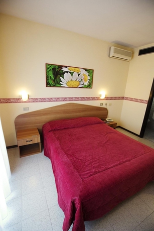 Imagen de la habitación del Hotel Ganfo. Foto 15