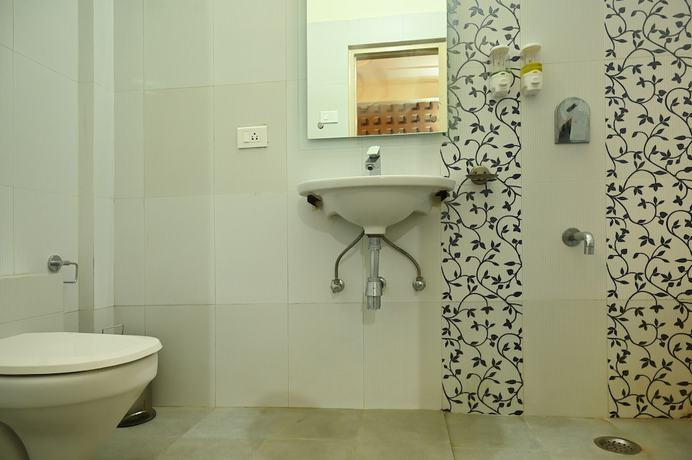 Imagen de la habitación del Hotel Ganga Darshanam Guest House. Foto 9