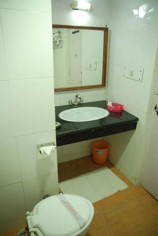 Imagen de la habitación del Hotel Ganga Ratan. Foto 8