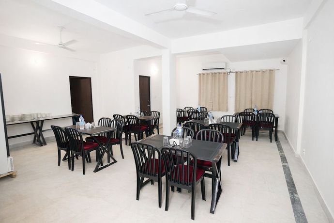 Imagen del bar/restaurante del Hotel Gangabagh by Divine Trails - Near Har Ki Pauri, Haridwar. Foto 4