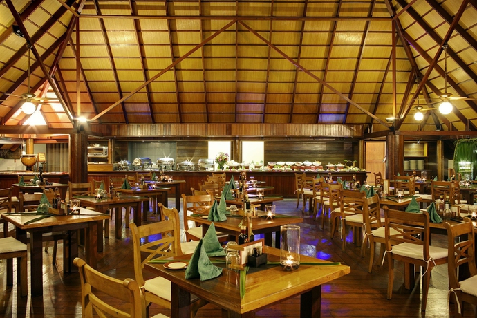 Imagen del bar/restaurante del Hotel Gangehi Island Resort. Foto 1