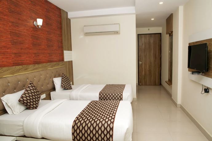 Imagen de la habitación del Hotel Ganges Grand. Foto 8