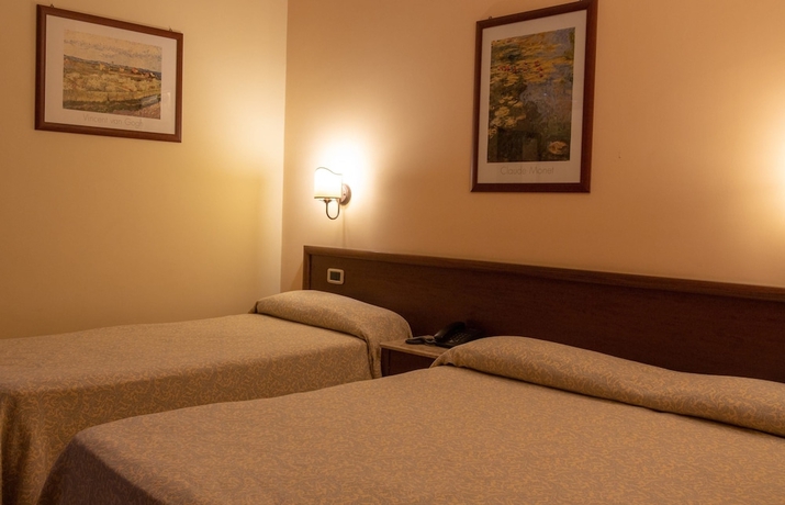 Imagen de la habitación del Hotel Gangi. Foto 13