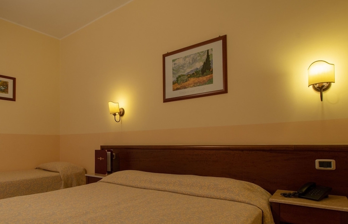 Imagen de la habitación del Hotel Gangi. Foto 14