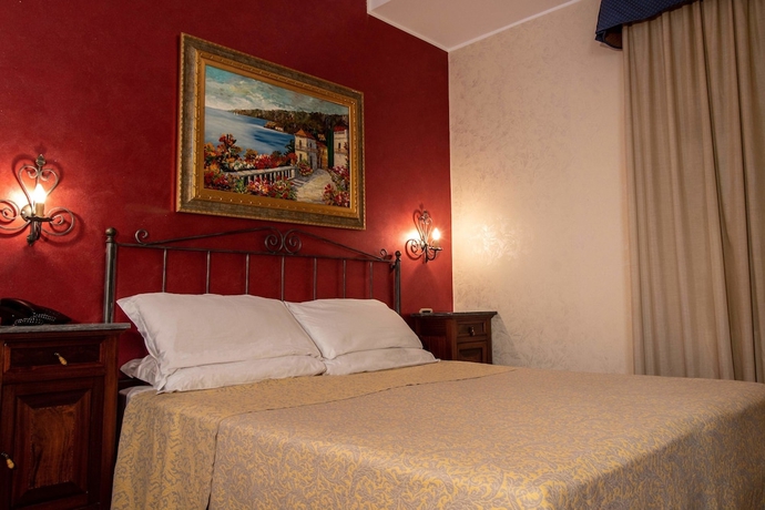 Imagen de la habitación del Hotel Gangi. Foto 15
