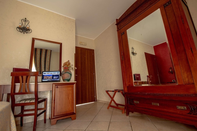 Imagen de la habitación del Hotel Gangi. Foto 16