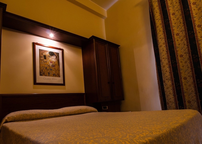 Imagen de la habitación del Hotel Gangi. Foto 17