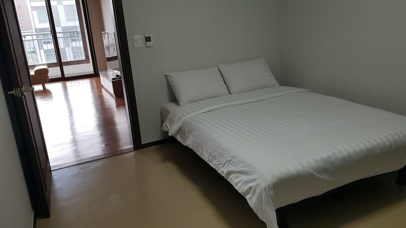 Imagen de la habitación del Hotel Gangnam Stn Luxury Apt. Foto 22