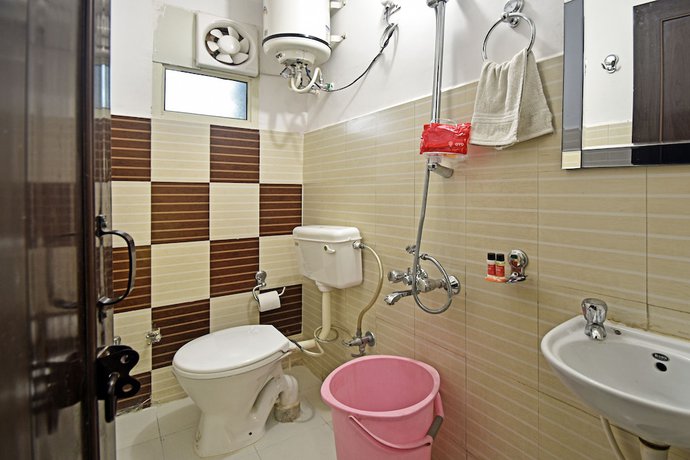 Imagen de la habitación del Hotel Gangotri, Haridwar. Foto 12