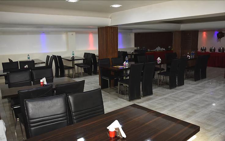 Imagen del bar/restaurante del Hotel Ganpati, Bhopal. Foto 4