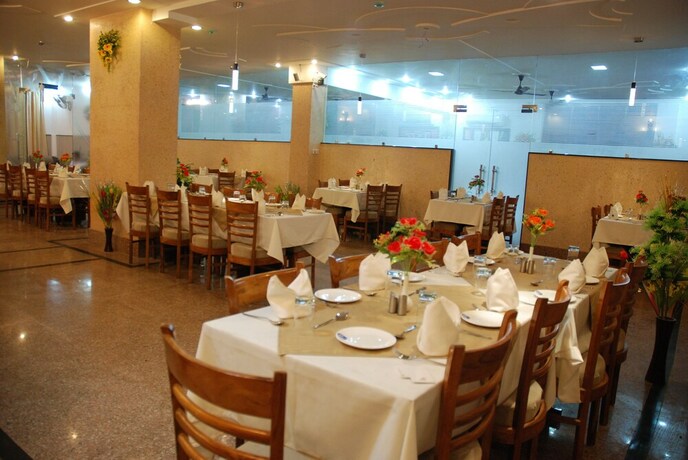 Imagen del bar/restaurante del Hotel Ganpati Palace, Mathura. Foto 3