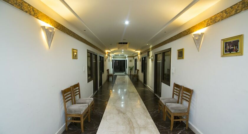 Imagen de los interiores del Hotel Ganpati Palace, Mathura. Foto 17