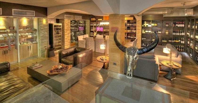 Imagen del bar/restaurante del Hotel Gansevoort Dominican Republic Playa Imbert. Foto 3