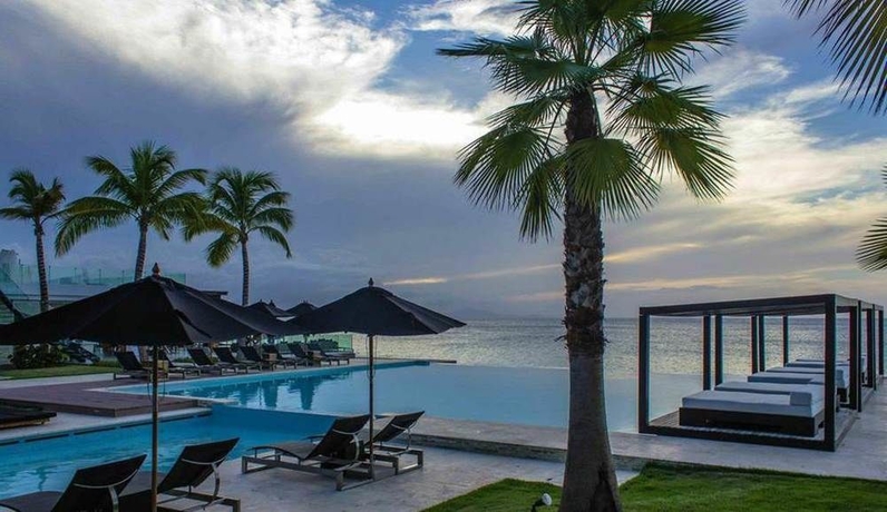 Imagen de la piscina del Hotel Gansevoort Dominican Republic Playa Imbert. Foto 12