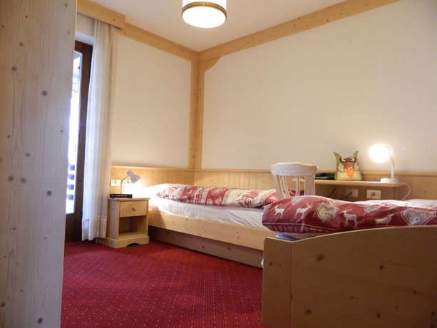 Imagen de la habitación del Hotel Ganzaie. Foto 5