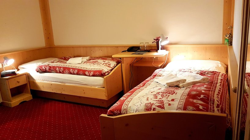 Imagen de la habitación del Hotel Ganzaie. Foto 14