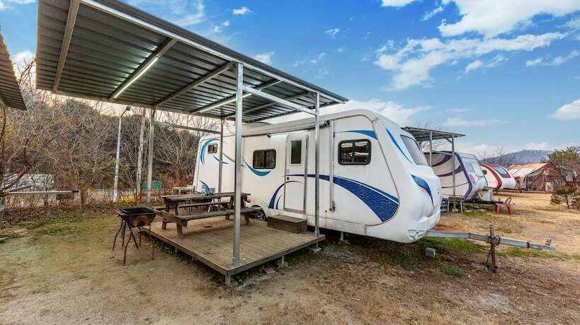 Imagen de la habitación del Hotel Gapeyong Unak Holiday Caravan. Foto 19