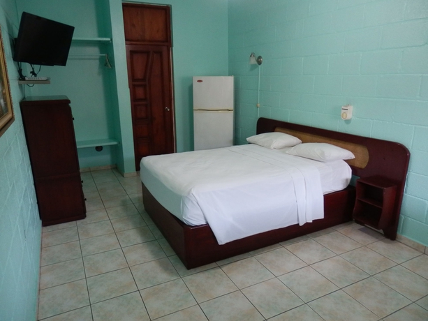 Imagen de la habitación del Hotel Garant and Suites. Foto 9