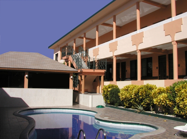 Imagen de la piscina del Hotel Garant and Suites. Foto 16