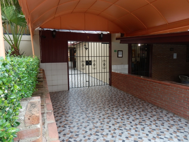 Imagen de los exteriores del Hotel Garant and Suites. Foto 14