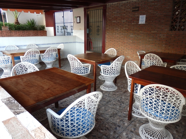 Imagen del bar/restaurante del Hotel Garant and Suites. Foto 6