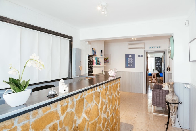 Imagen de los interiores del Hotel Garau. Foto 19