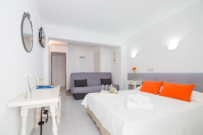 Imagen de la habitación del Hotel Garau. Foto 9