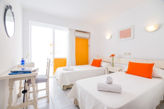 Imagen de la habitación del Hotel Garau. Foto 14