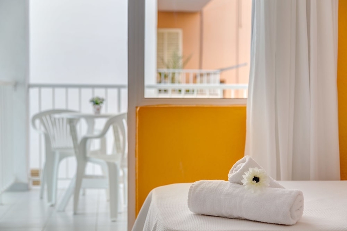 Imagen de la habitación del Hotel Garau. Foto 16