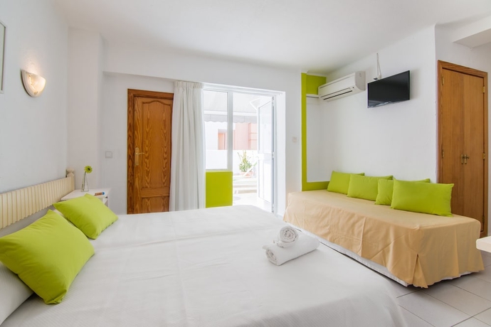 Imagen de la habitación del Hotel Garau. Foto 18