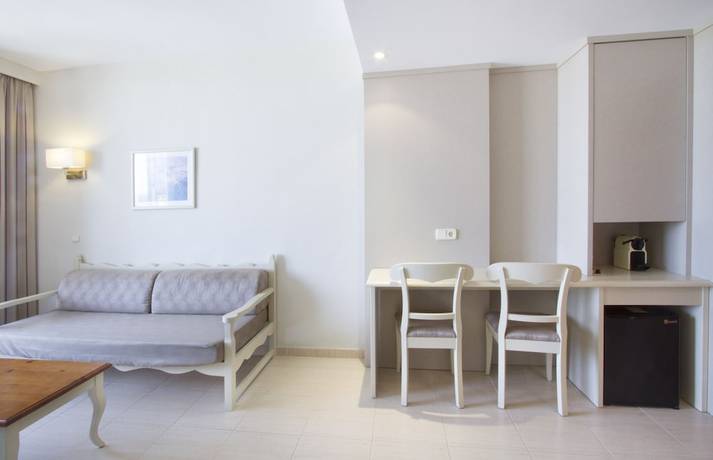 Imagen de la habitación del Hotel Garbí Cala Millor. Foto 14