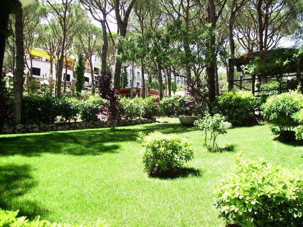 Imagen de los exteriores del Hotel Garbí. Foto 7