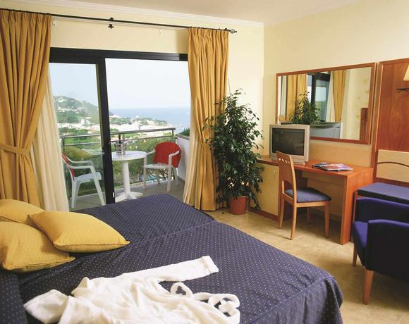 Imagen de la habitación del Hotel Garbí. Foto 3
