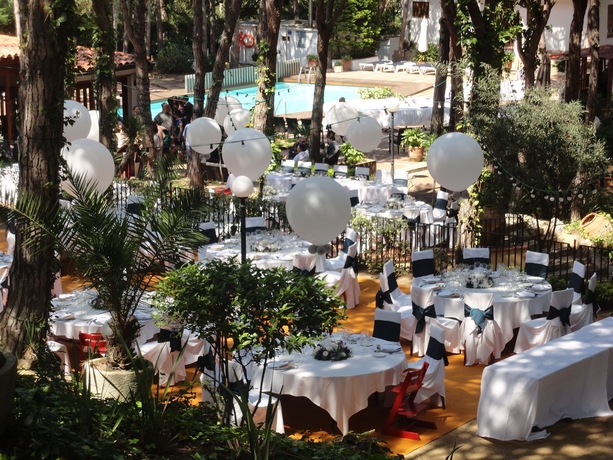 Imagen de los exteriores del Hotel Garbí. Foto 8