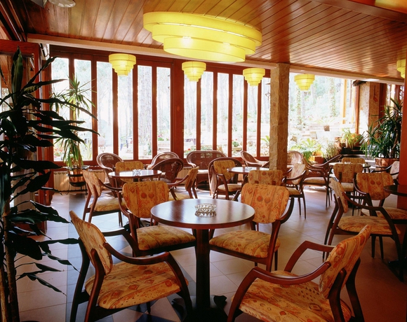 Imagen del bar/restaurante del Hotel Garbí. Foto 2