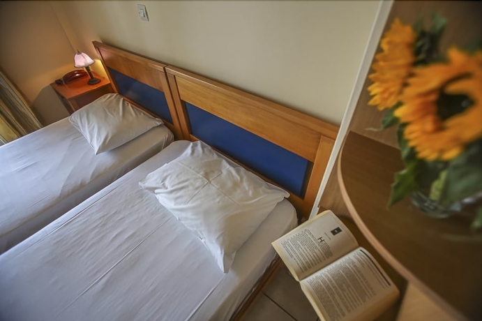 Imagen de la habitación del Hotel Garbis Villas. Foto 2