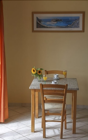 Imagen de la habitación del Hotel Garbis Villas. Foto 3
