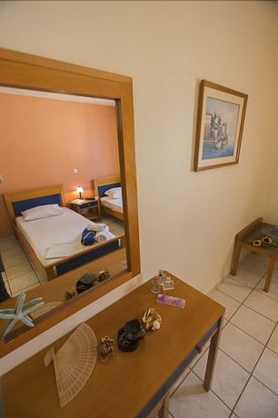 Imagen de la habitación del Hotel Garbis Villas. Foto 6