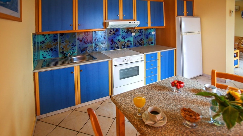 Imagen de la habitación del Hotel Garbis Villas. Foto 7