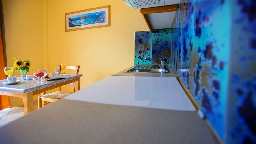 Imagen de la habitación del Hotel Garbis Villas. Foto 9